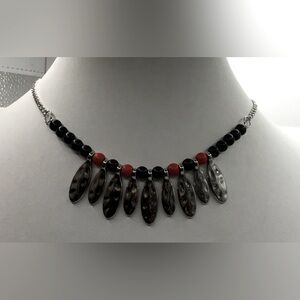 SILVERTONE HAMMERED RED BLACK BEAD STRAND NECKLACE BOHO
